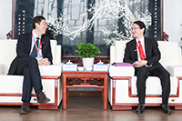 中大校長沈祖堯教授（左）與浙大校長吳朝暉教授會晤